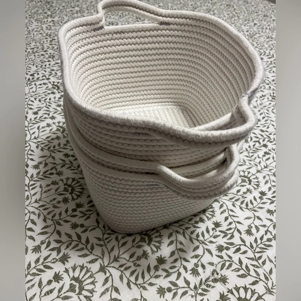 Stackable woven baskets 🧺 - Picture 2 of 2